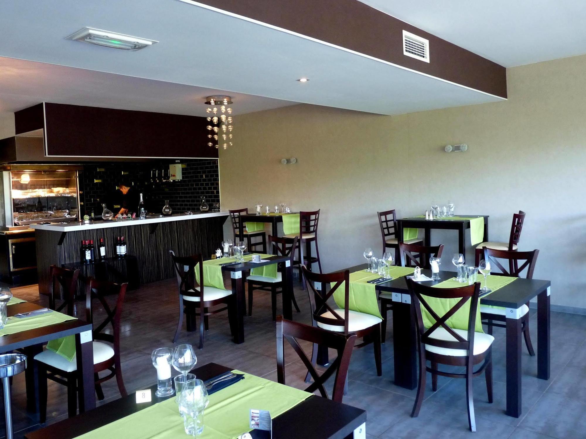 Logis Le Cadusia Hotel Chaource Ngoại thất bức ảnh